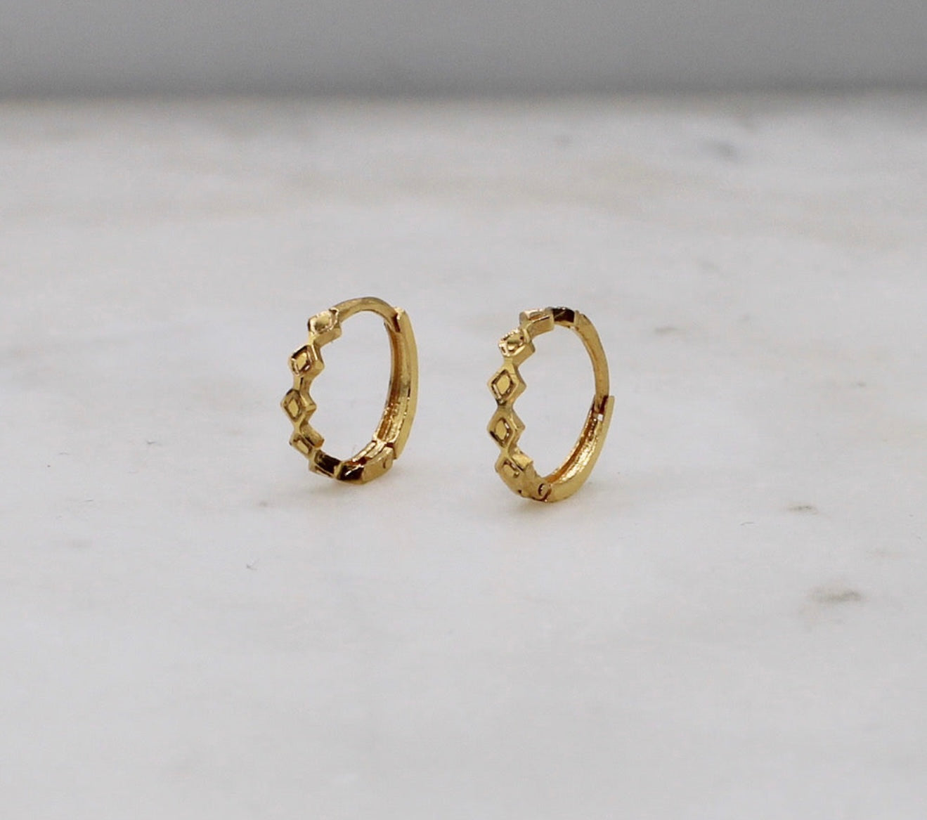9.5mm Zigzag Hoop