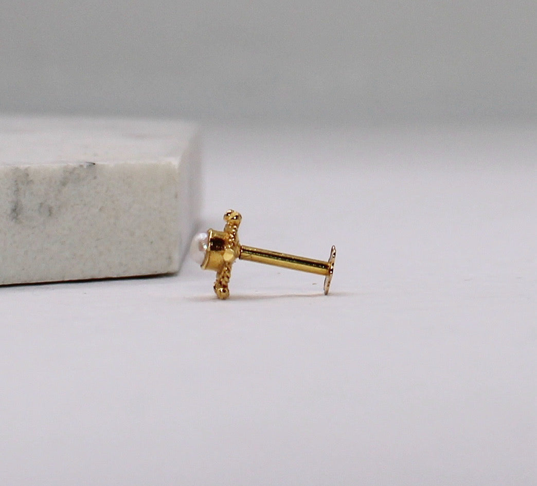 Detailed Pearl Stud