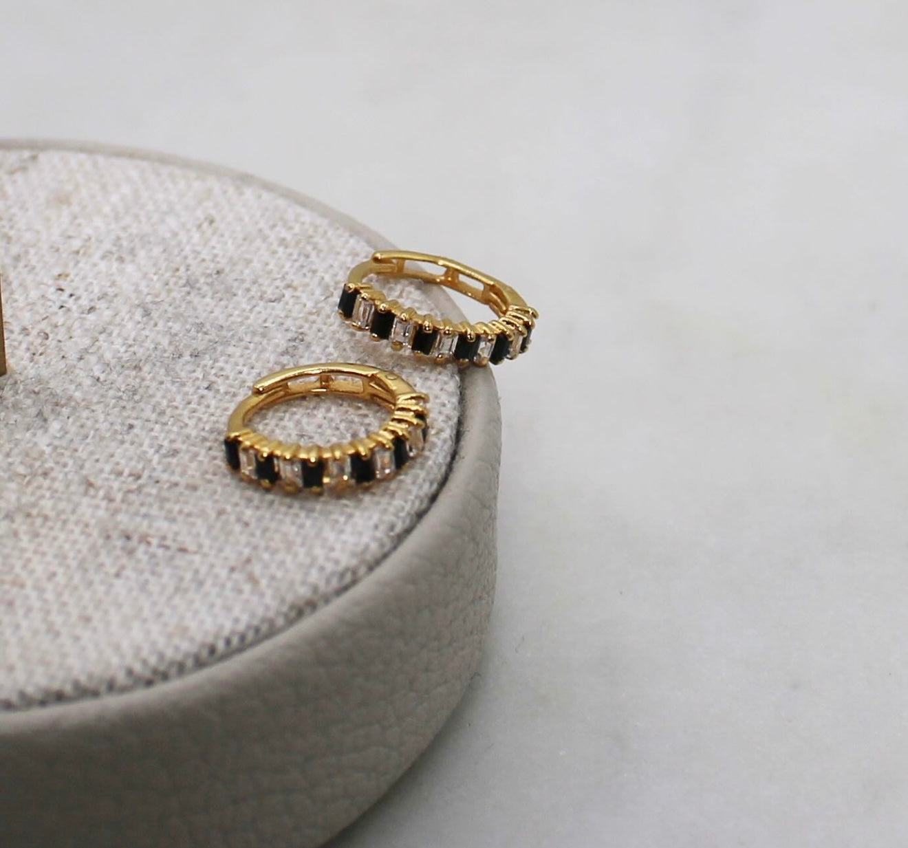 Black Cluster Hoops