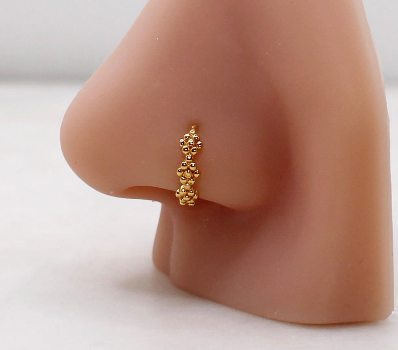 8mm Three-Flower Hoop