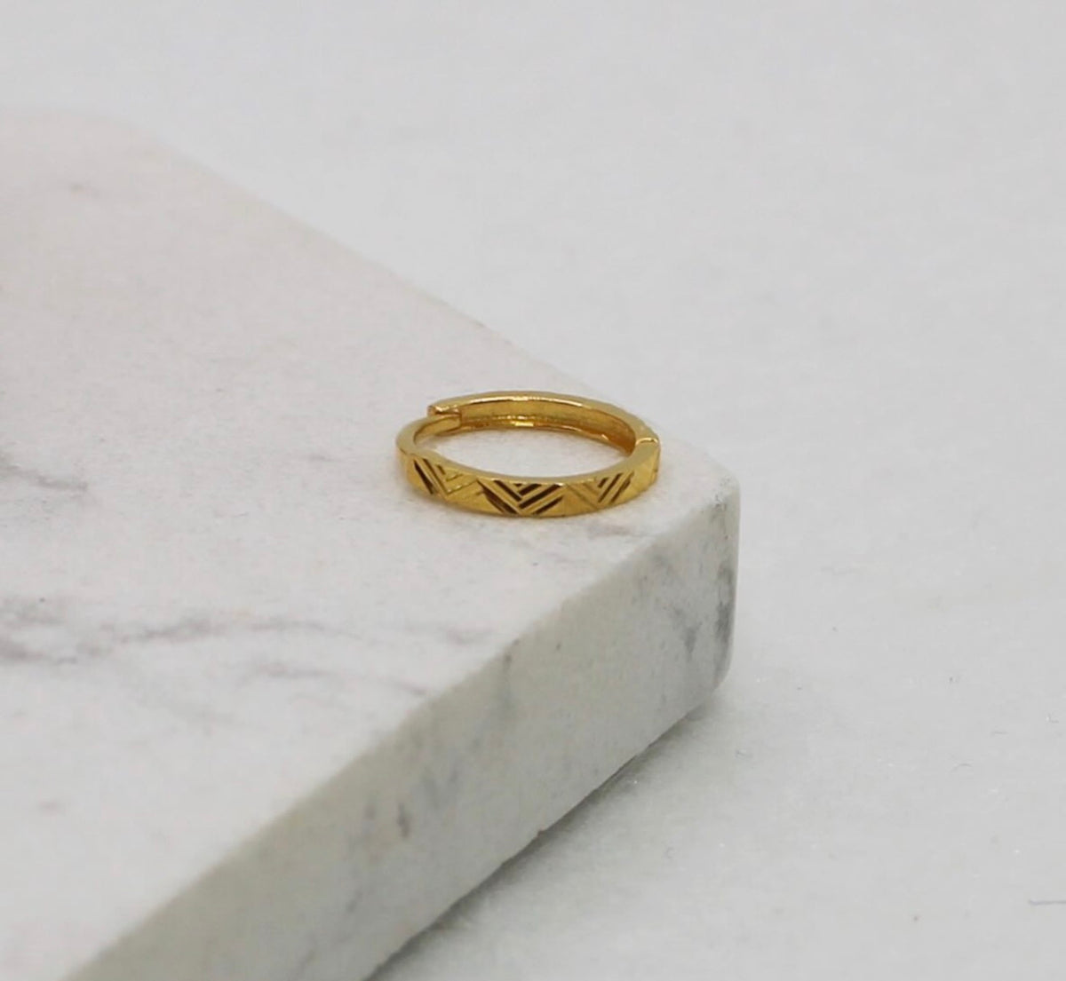 Thin Detailed Hoop | 8.5mm