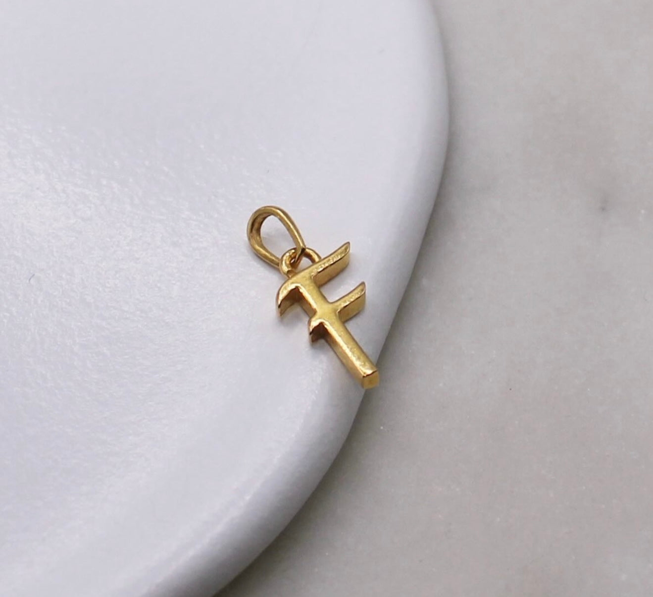 22carat Initial ‘F’ Pendant
