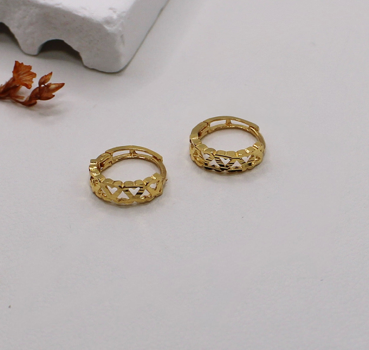 Shiny Heart Hoops | 8.5mm