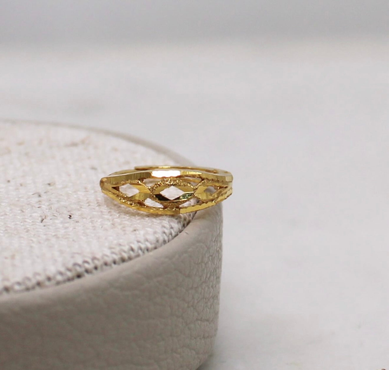 9mm Diamond-shaped Detailed Hoop