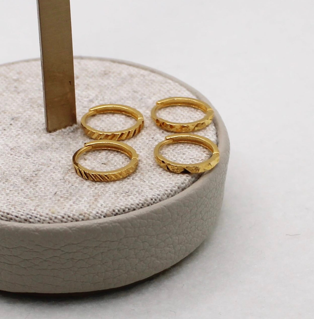 Thin Detailed Huggies | 8.5mm
