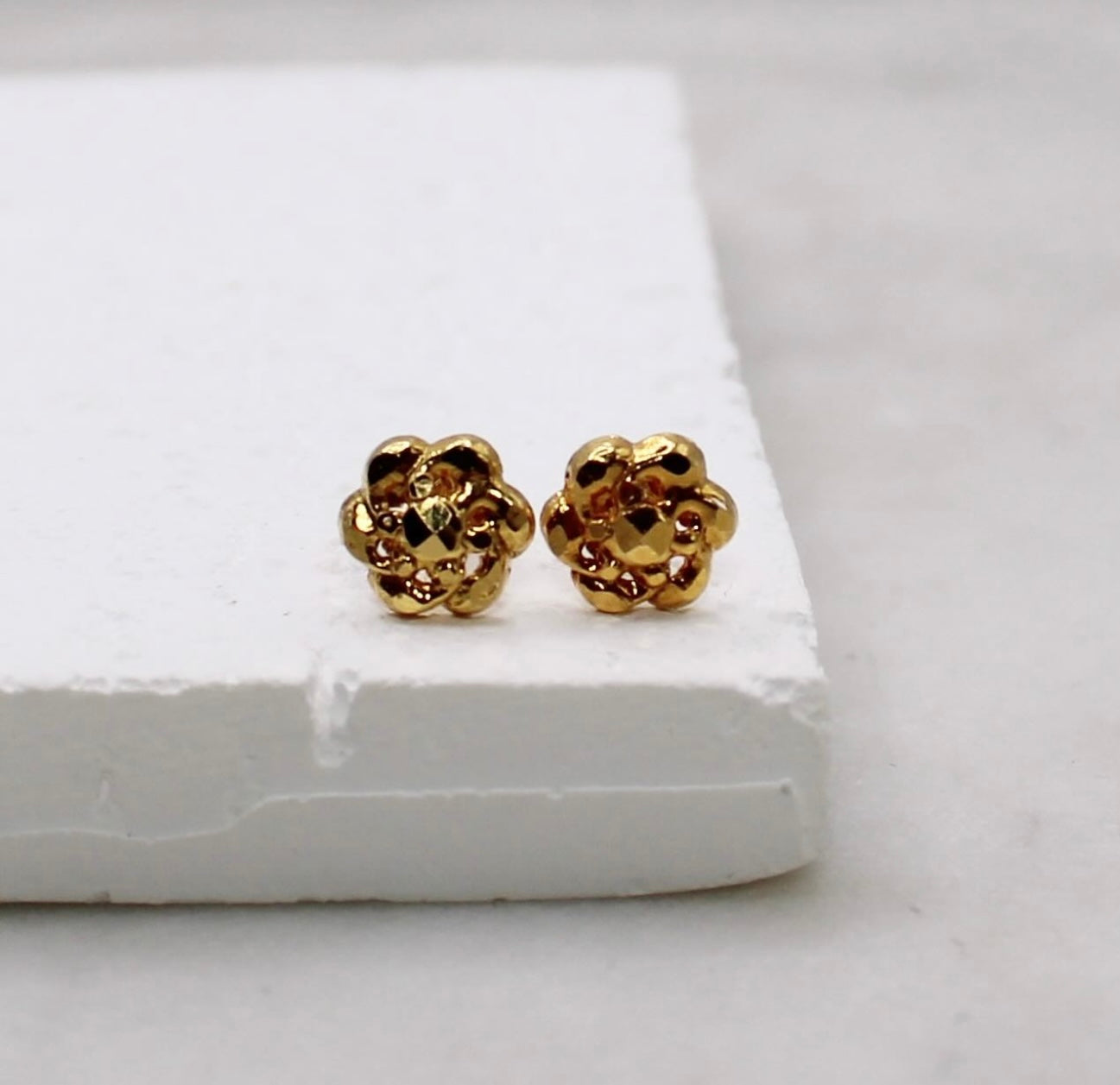 Lightweight Flower Studs