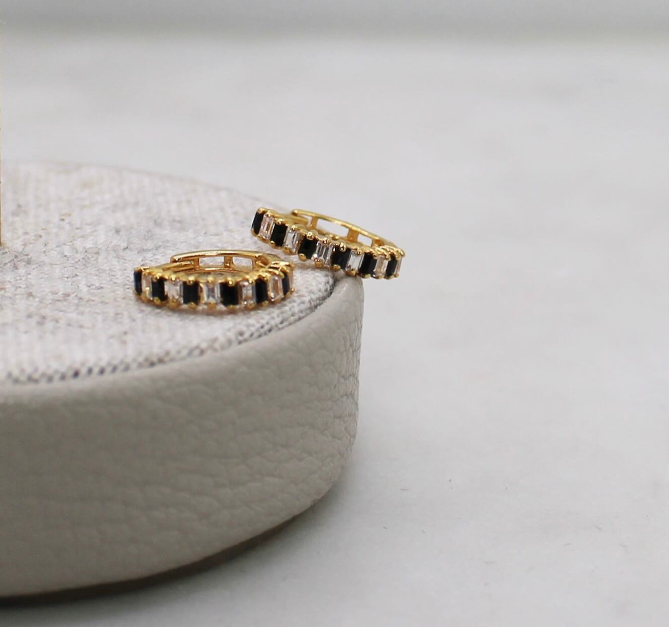 Black Cluster Hoops
