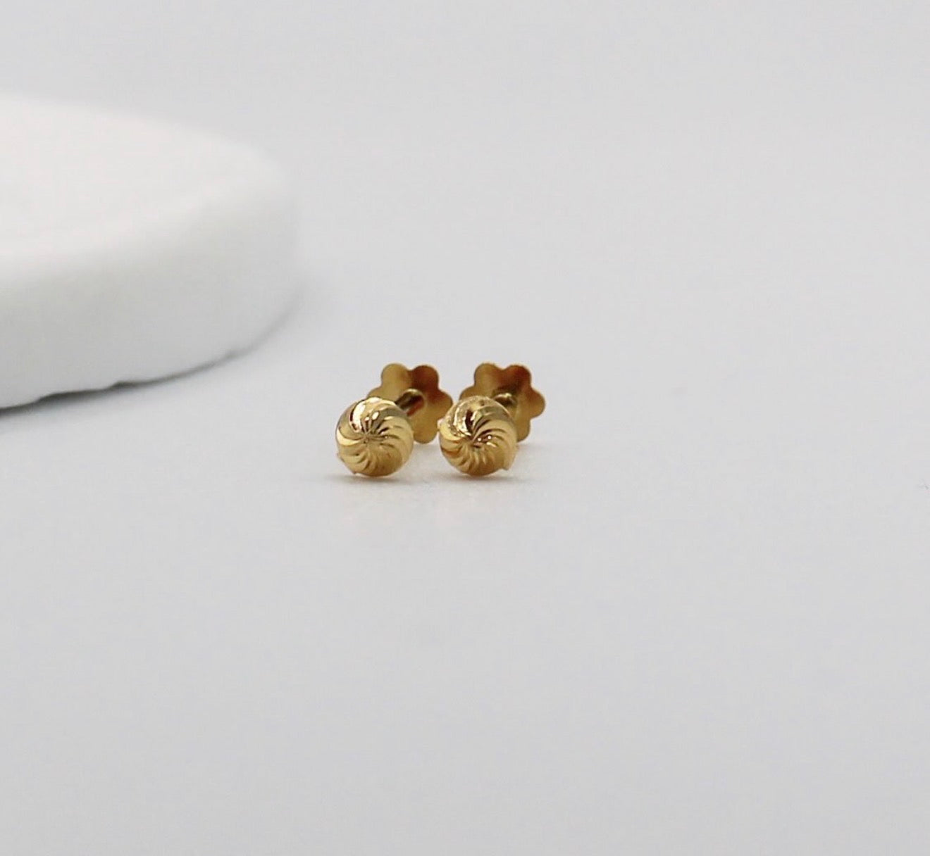 Swirly Studs | 2.8mm