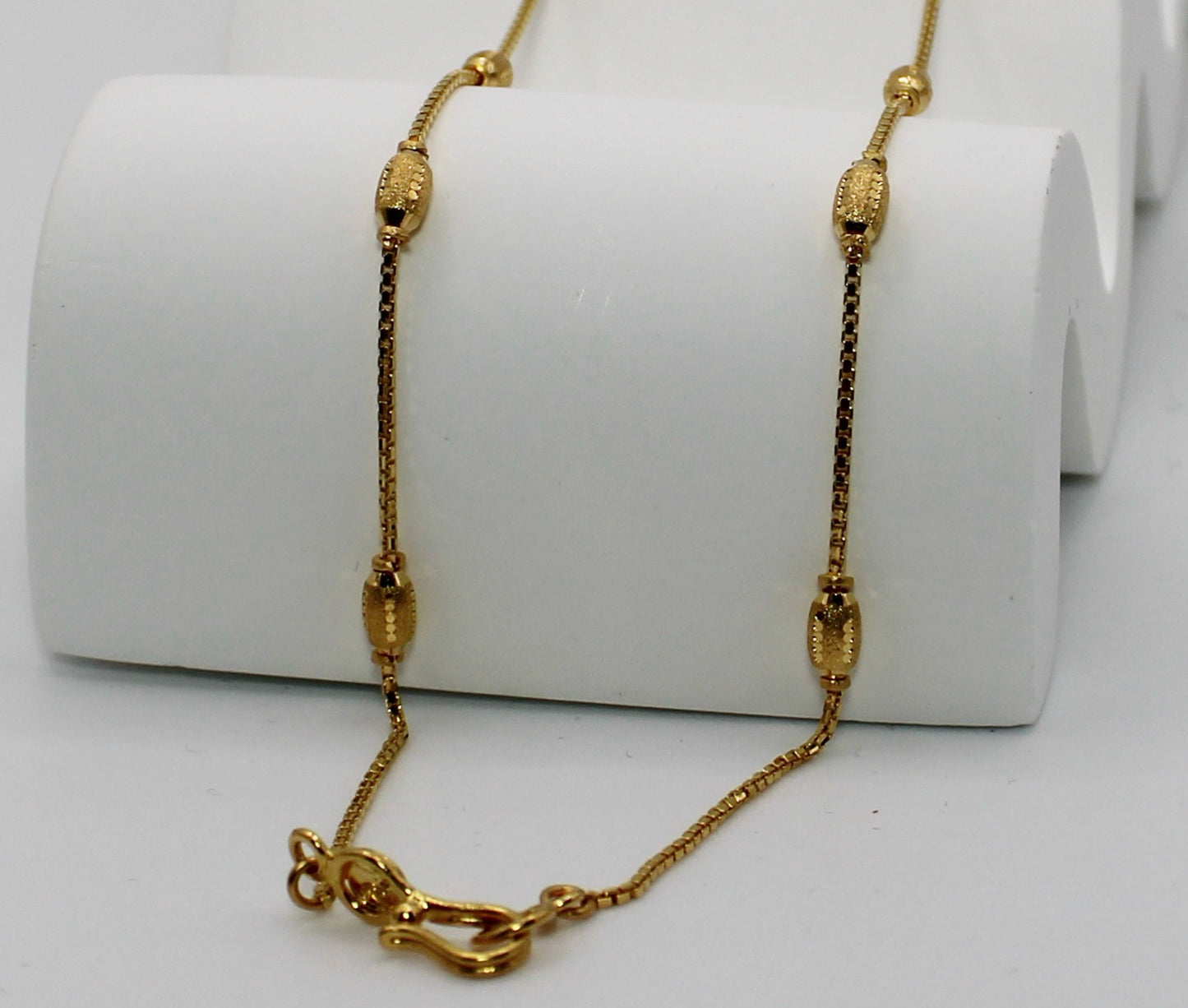 Shiny-Barrel Beaded Necklace