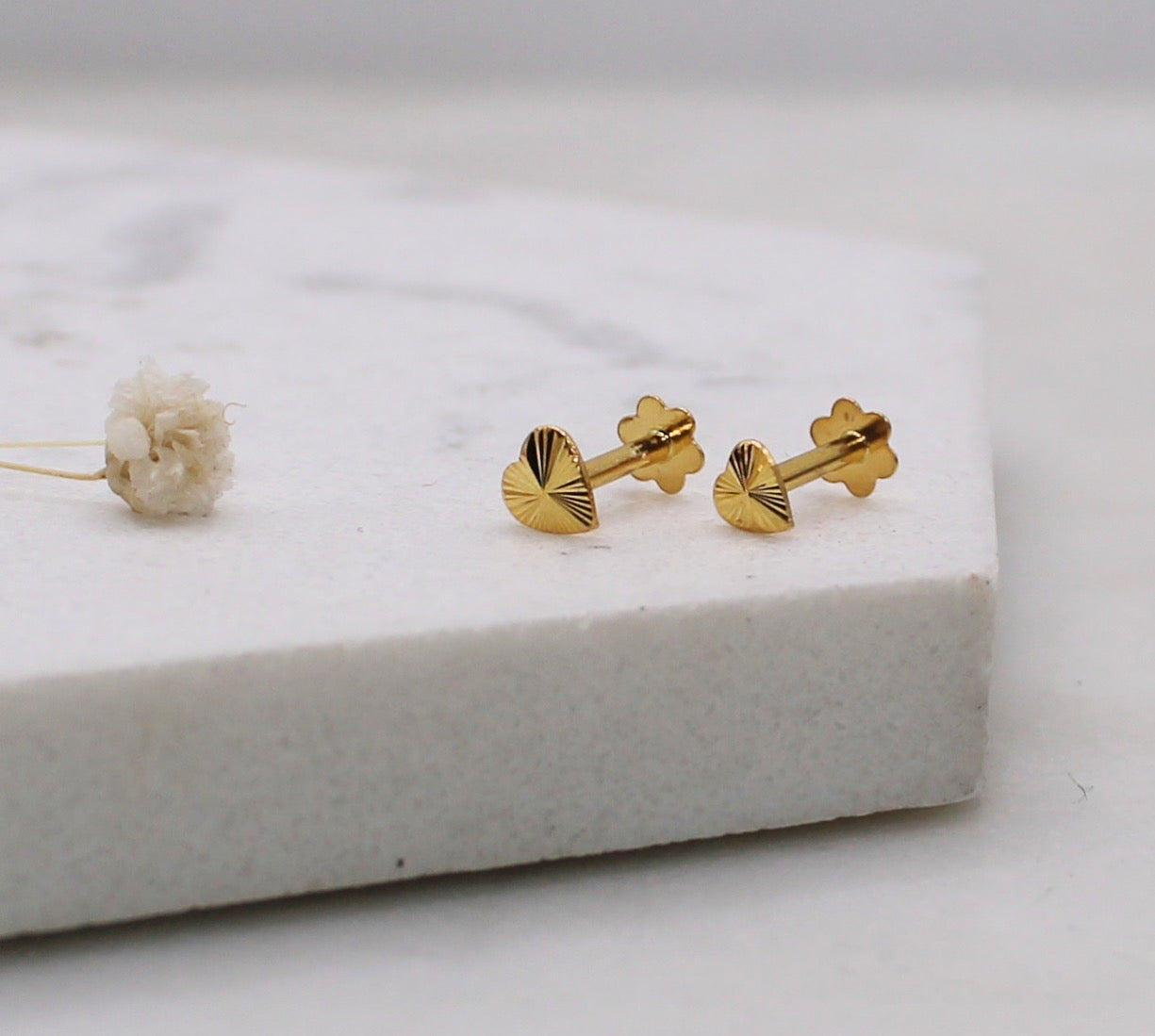 18carat Detailed Heart Studs