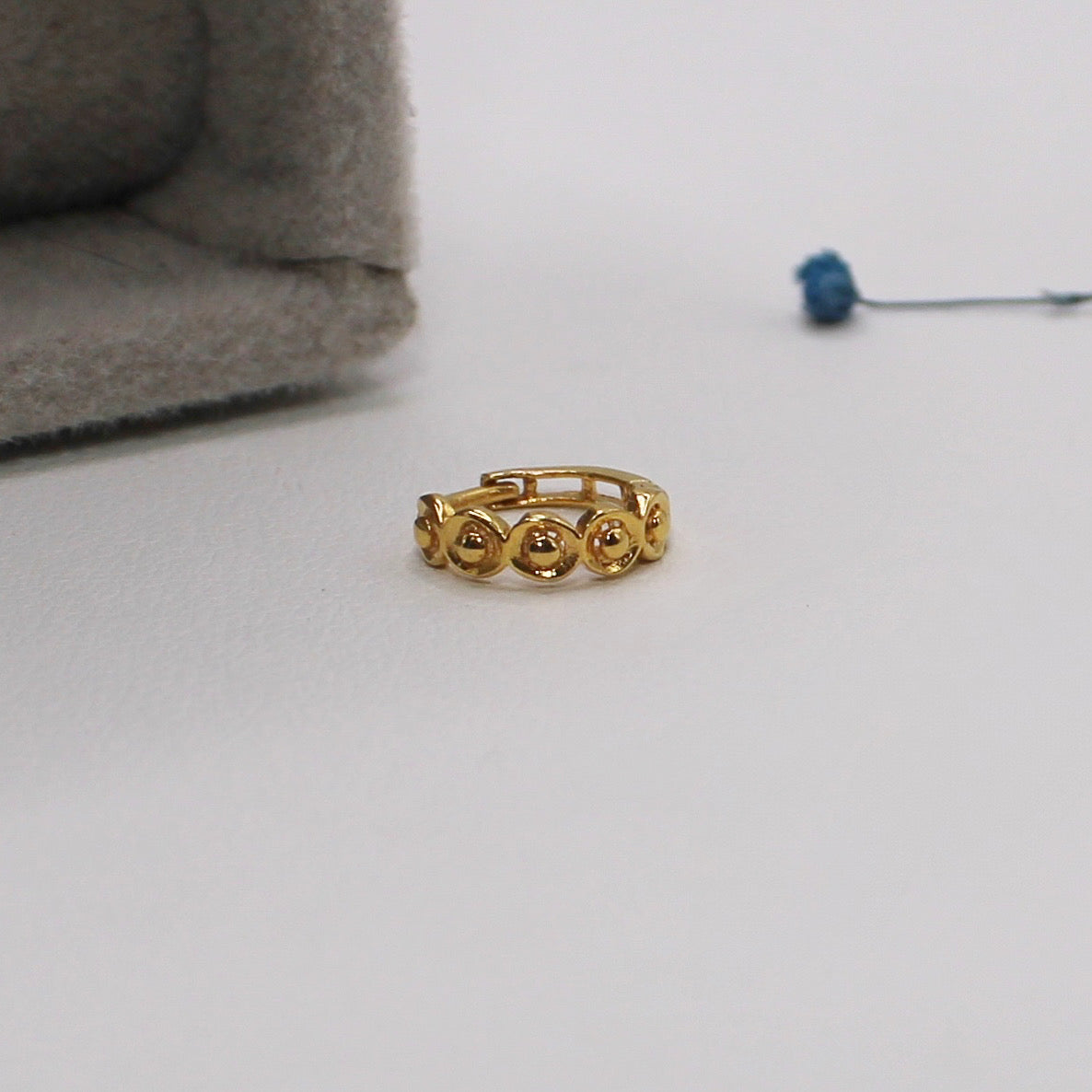 7.5mm Round Swirly Detail Hoop
