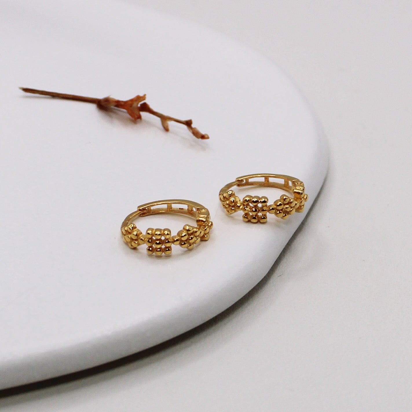 9mm Flower and Square Detail Hoop