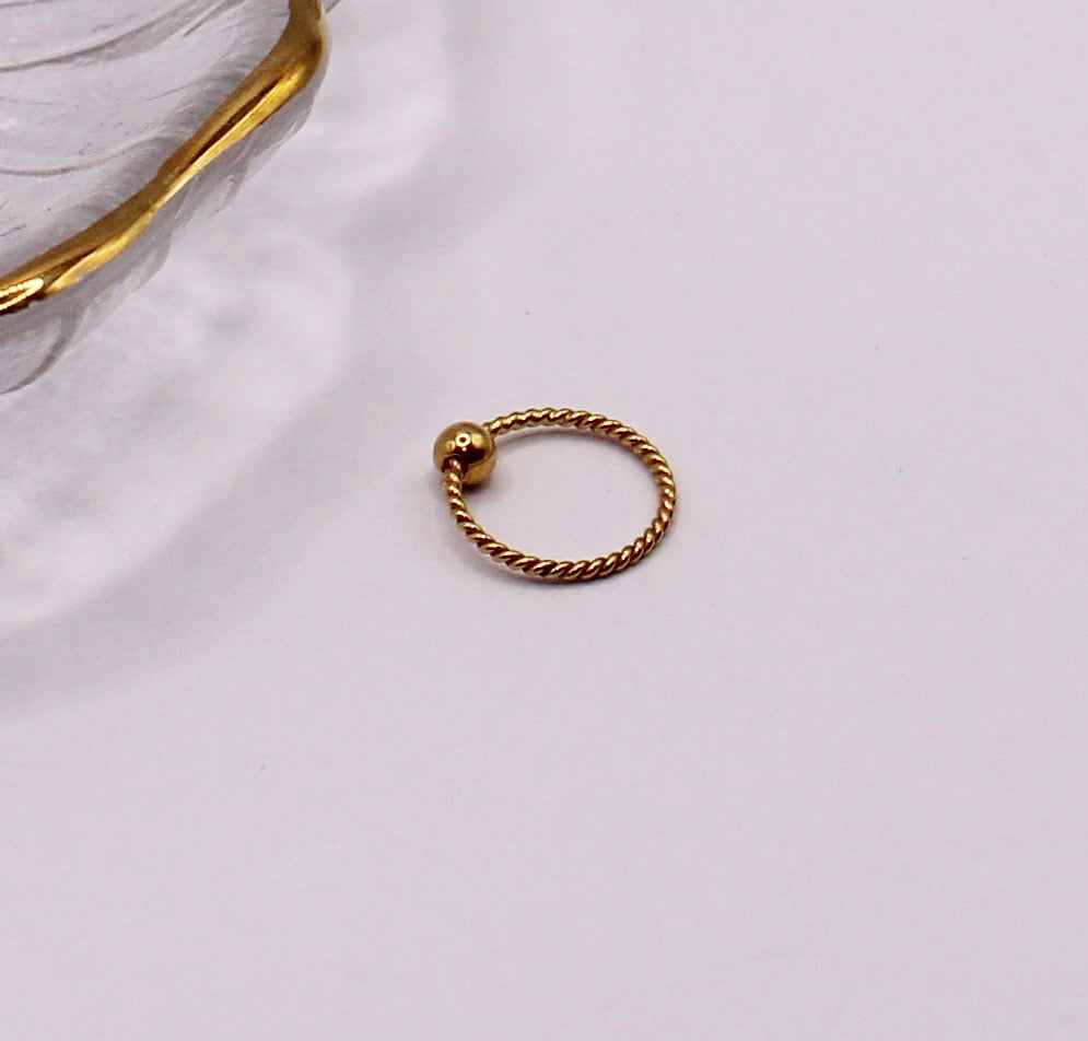 Dainty Hoop | 7.5mm