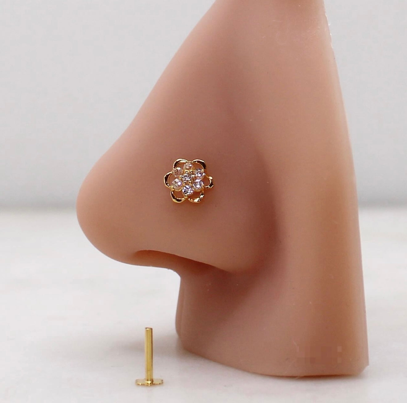 Flowery Stud