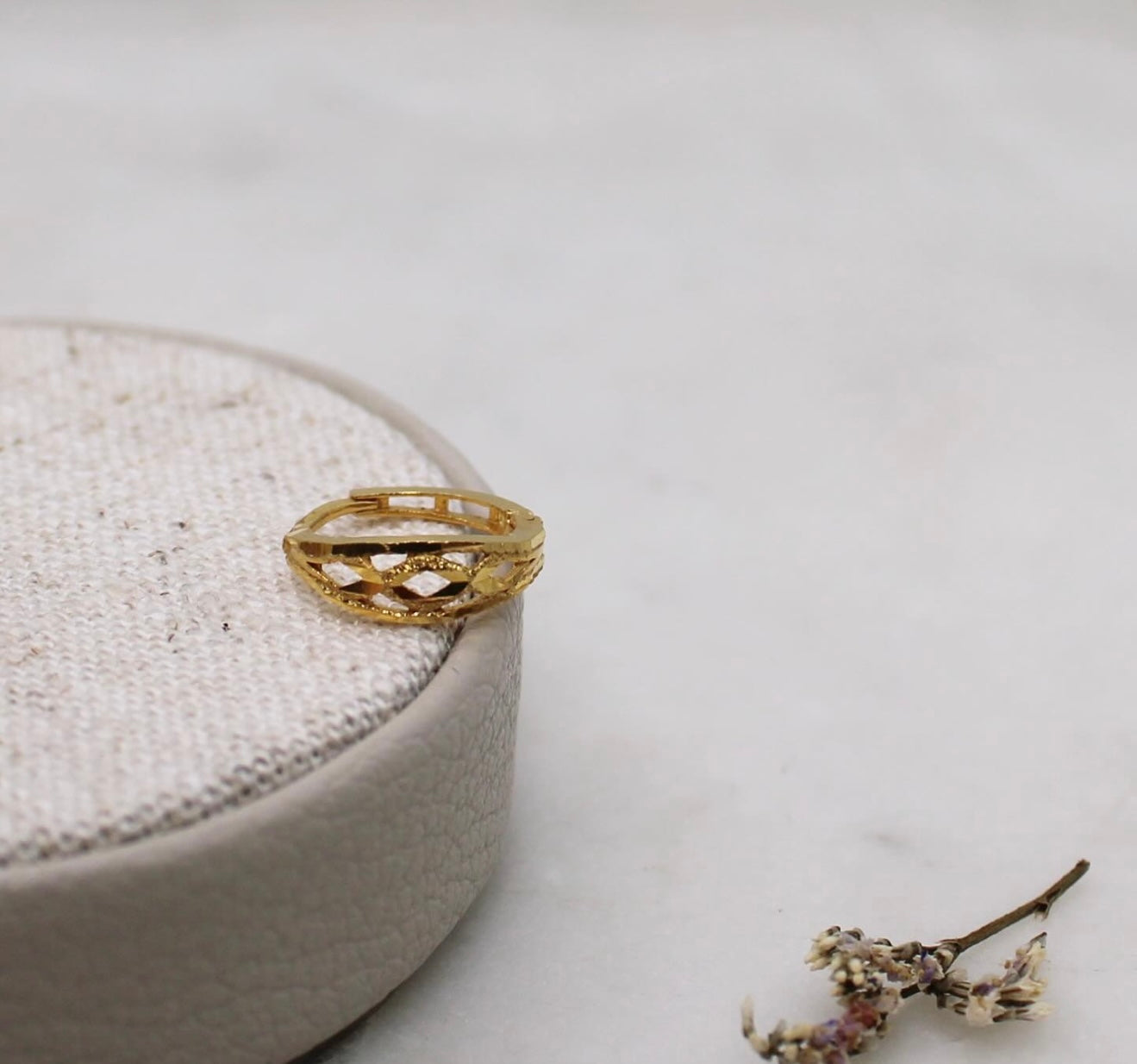 9mm Diamond-shaped Detailed Hoop