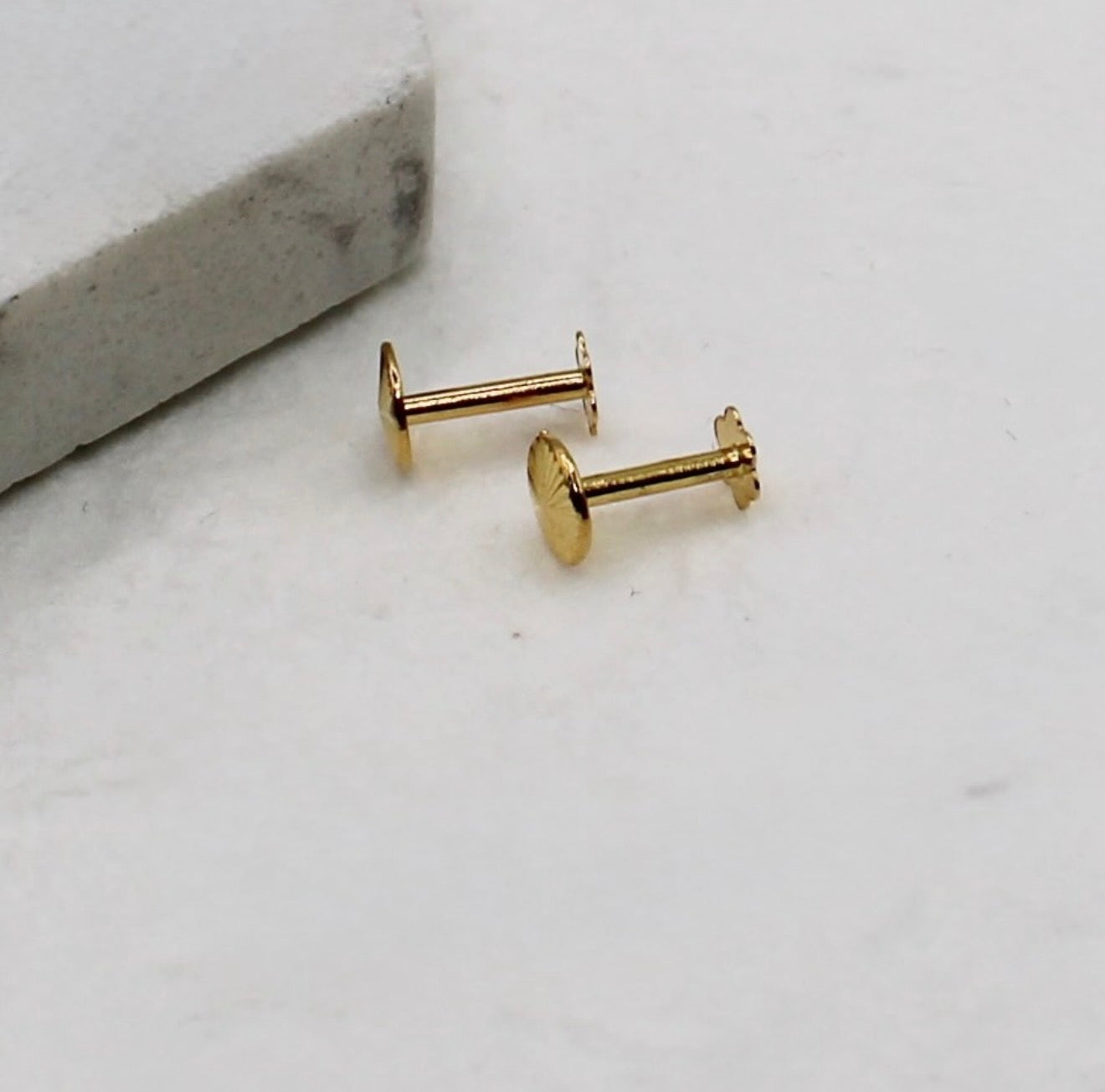 Round Detailed Flat Studs | 18carat