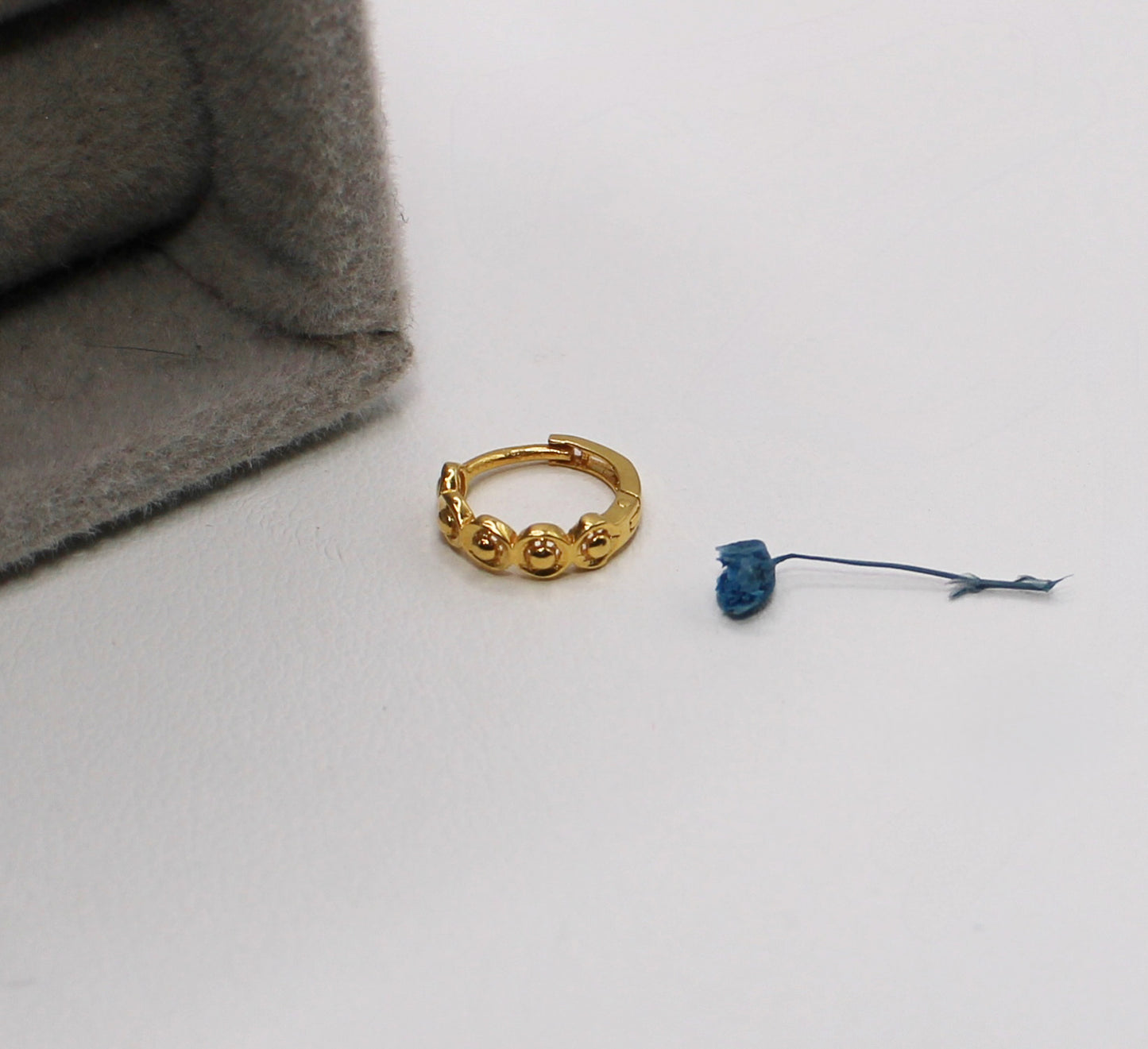 7.5mm Round Swirly Detail Hoop