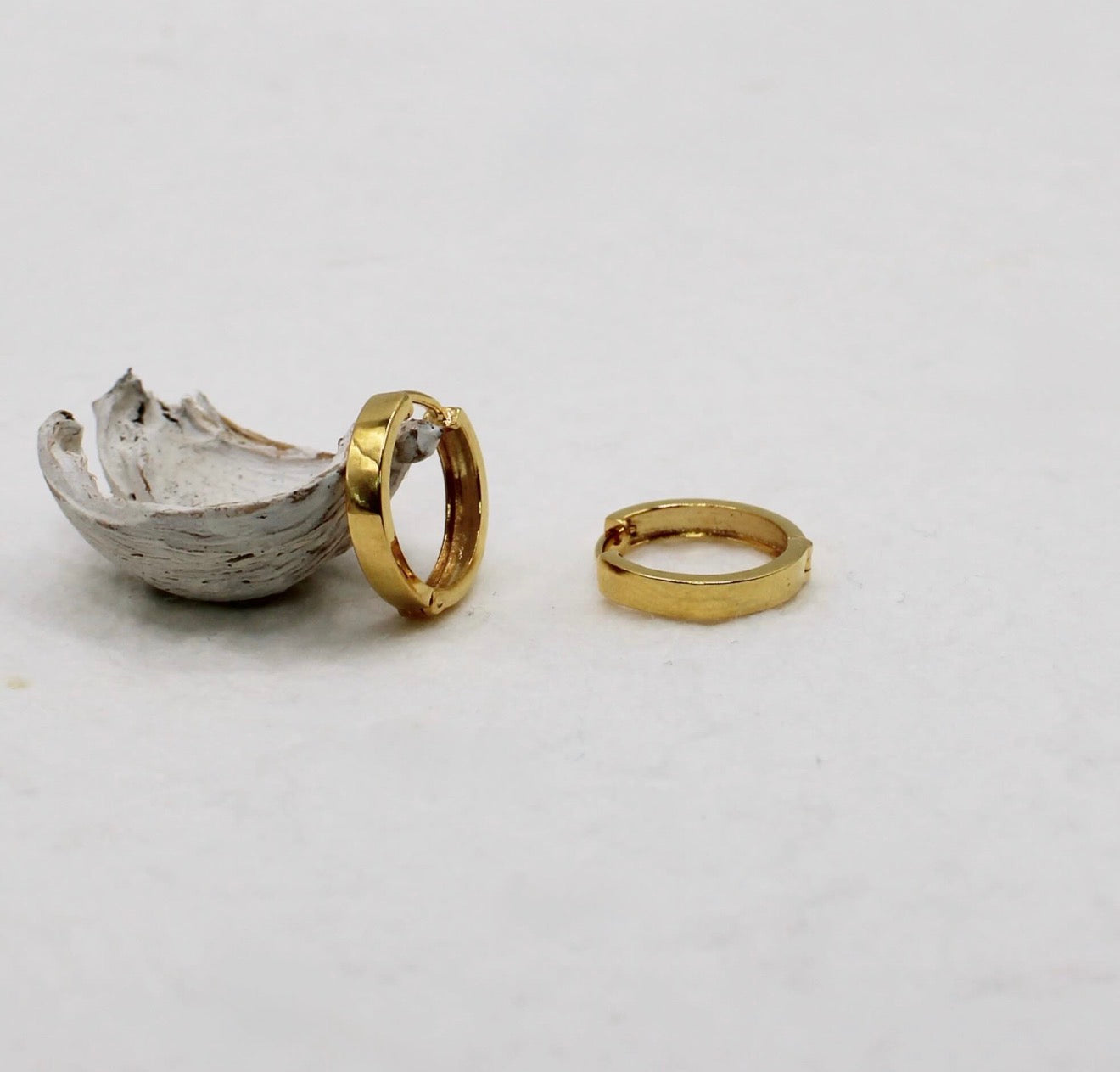 Minimal Wide Huggies | 12mm