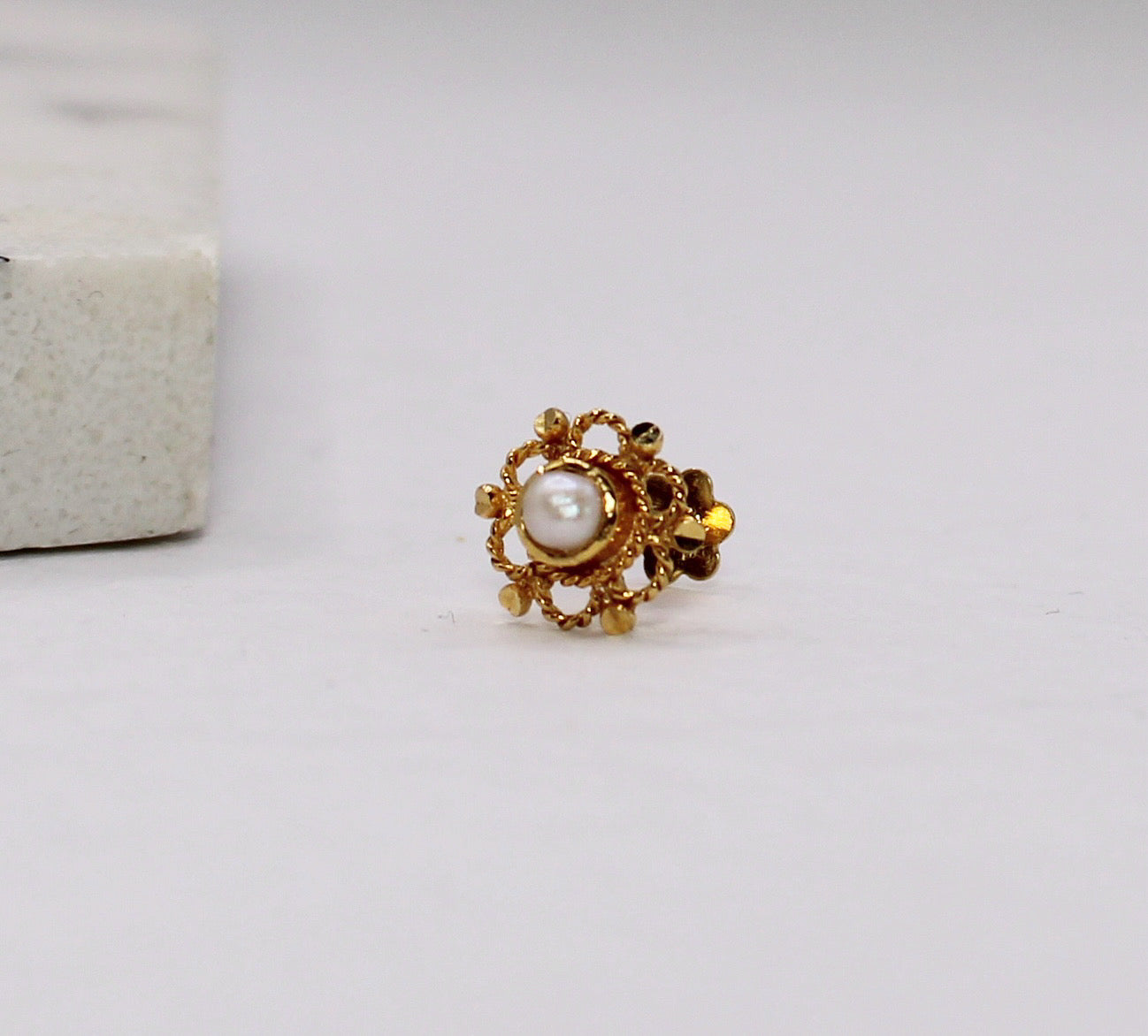 Detailed Pearl Stud
