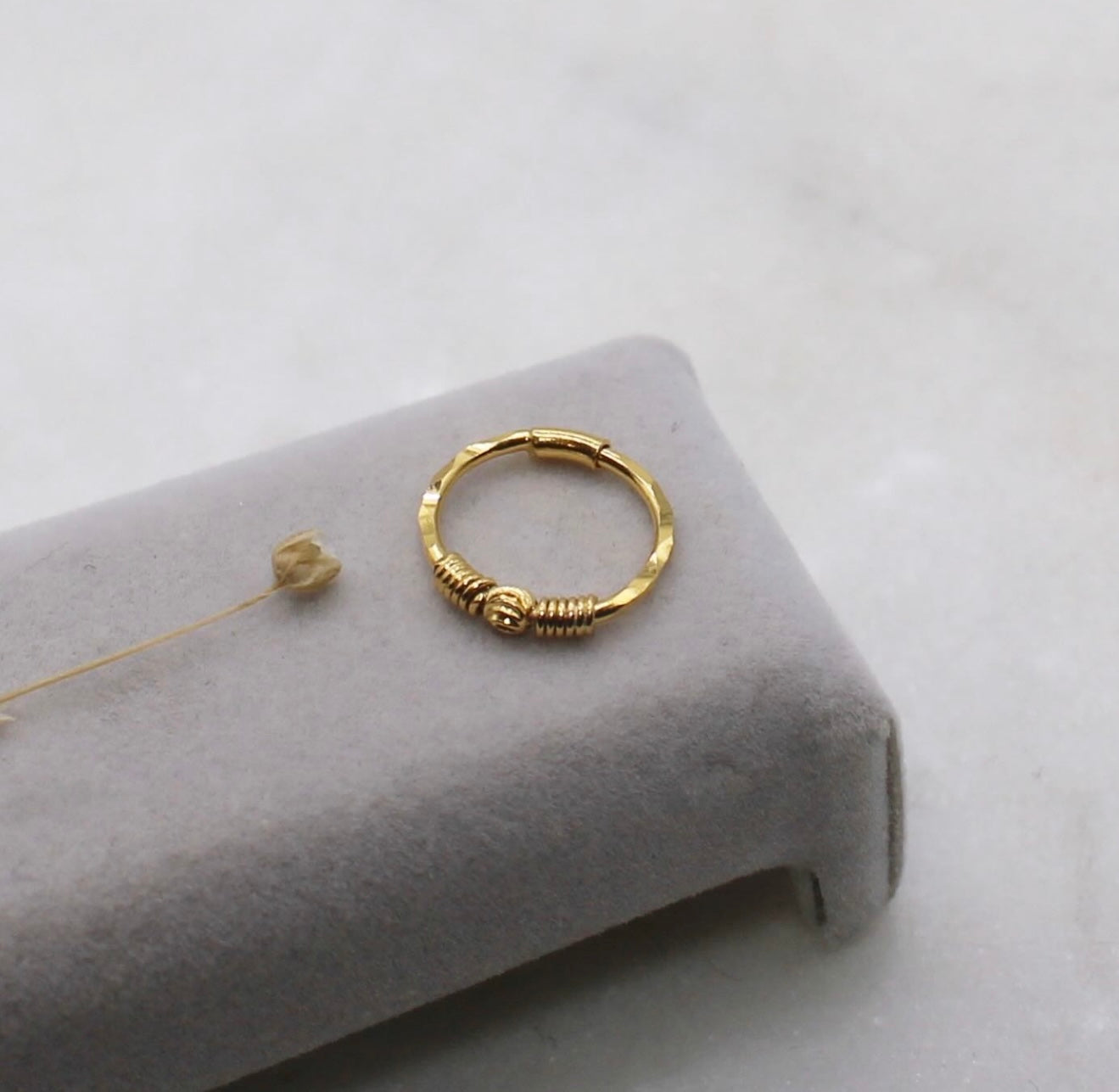 Spiral Single Bead Hoop (9mm)