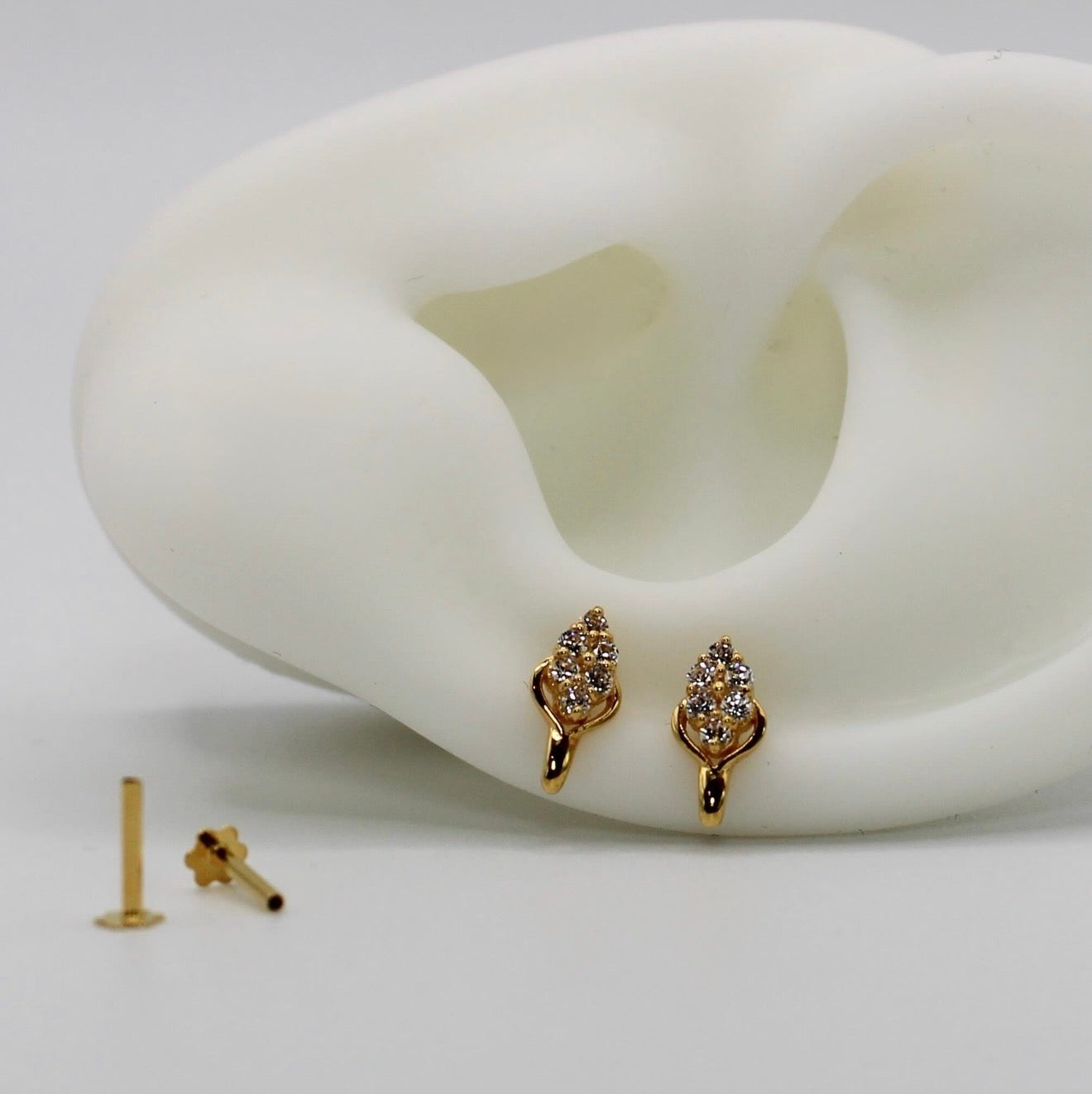 Detailed Long Stud | single piece