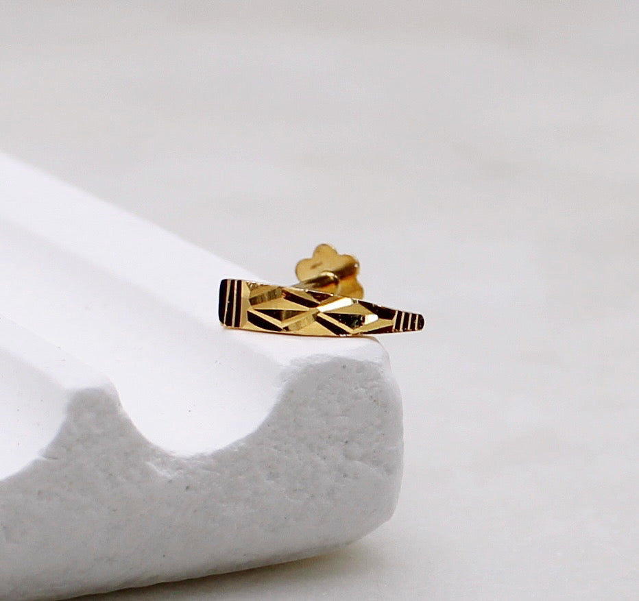 Detailed Long Stud