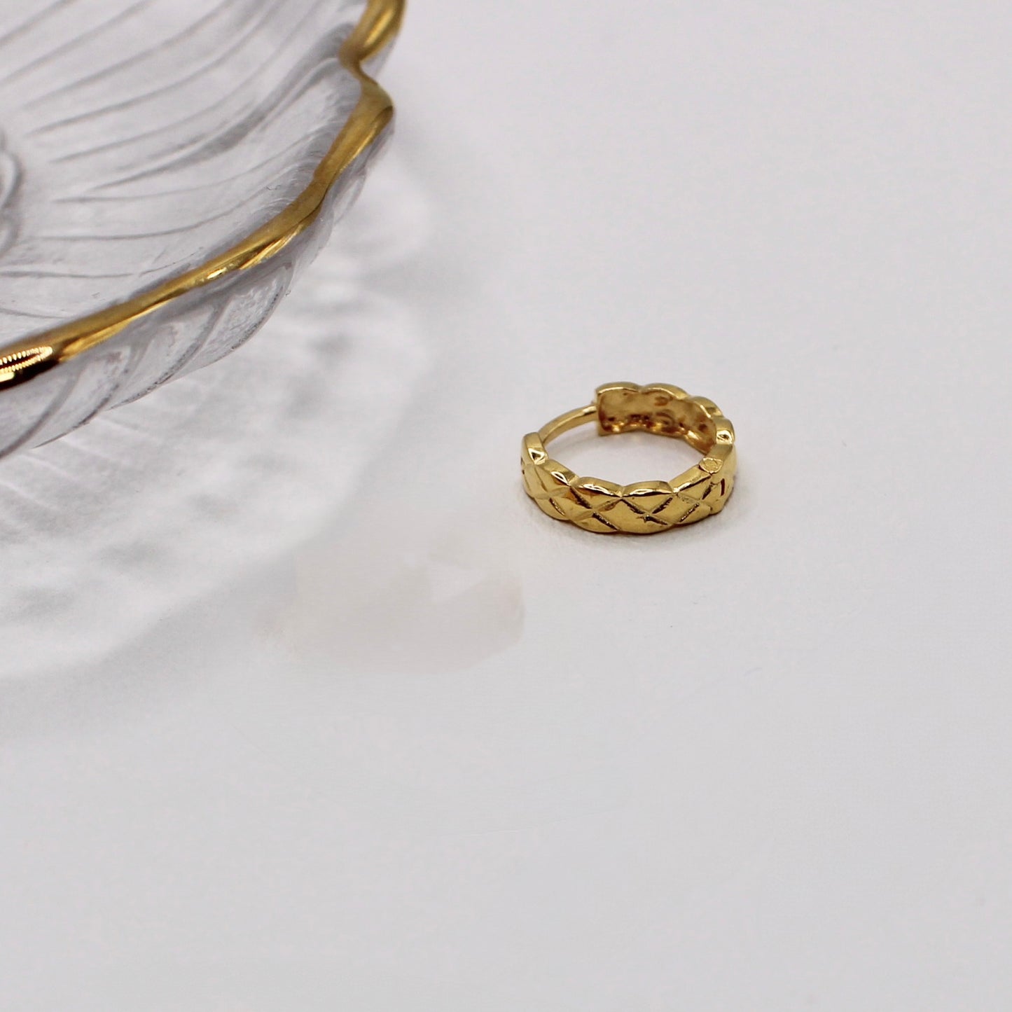 8mm Crisscross Detail Hoop