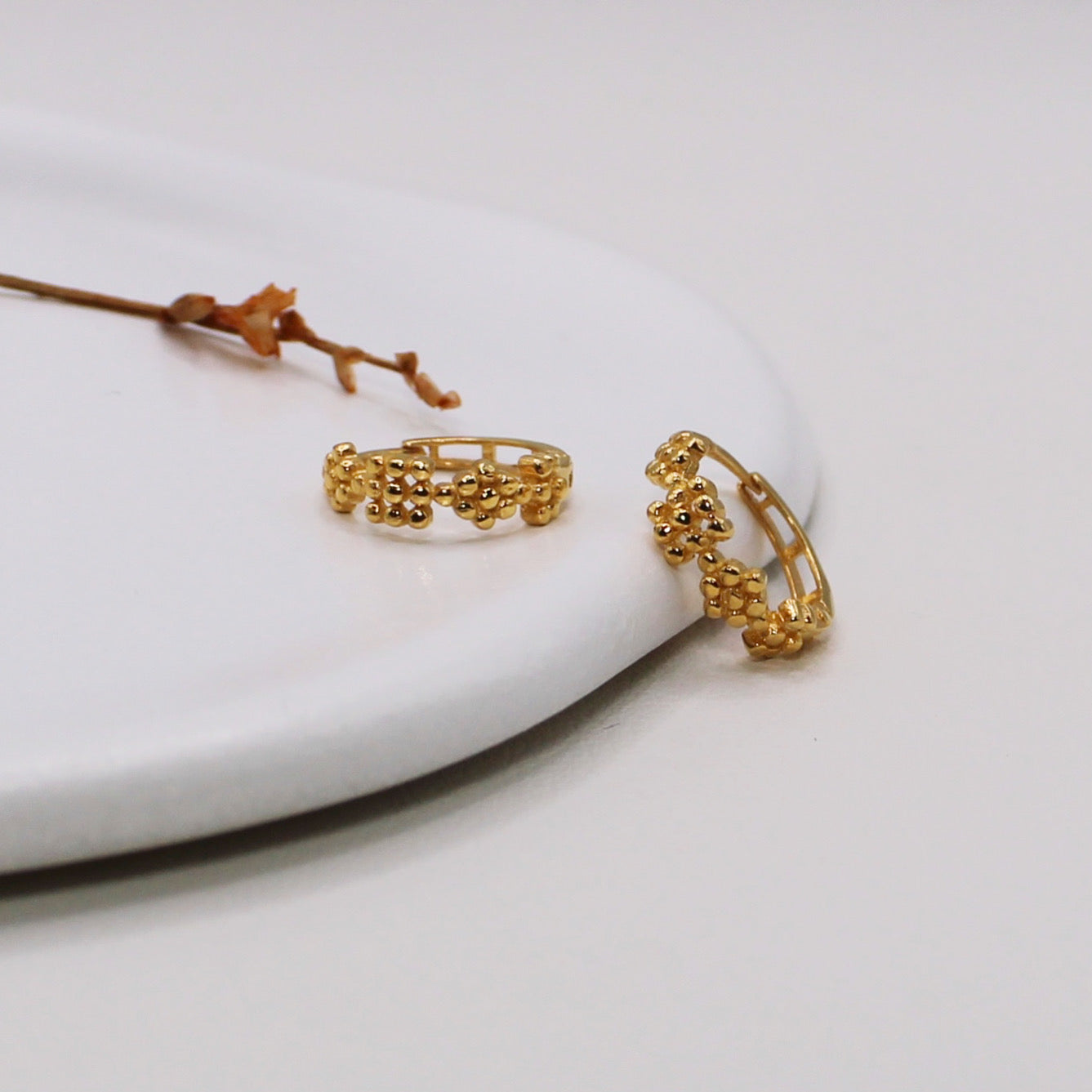 9mm Flower and Square Detail Hoop