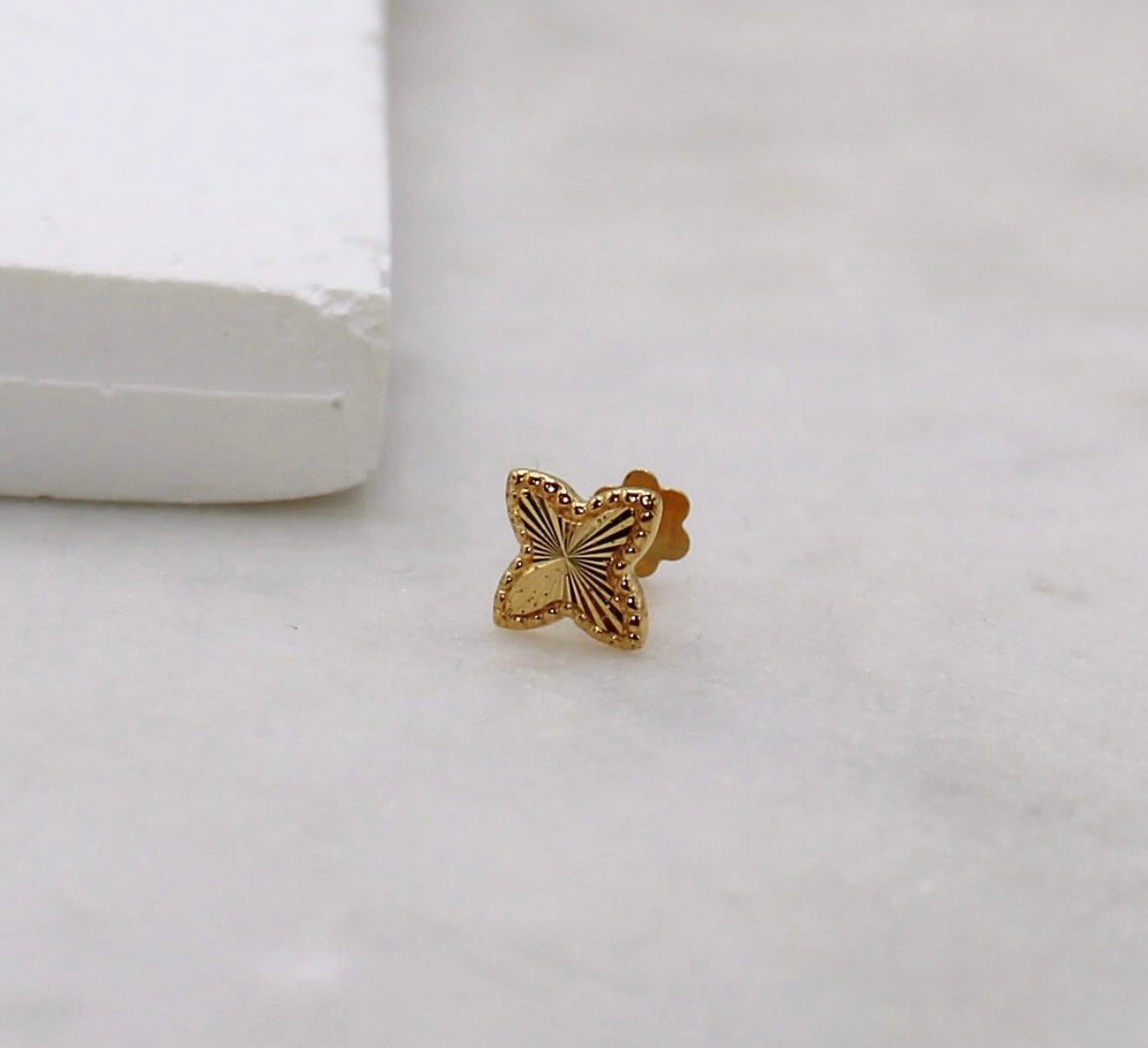 4 Leaf Stud