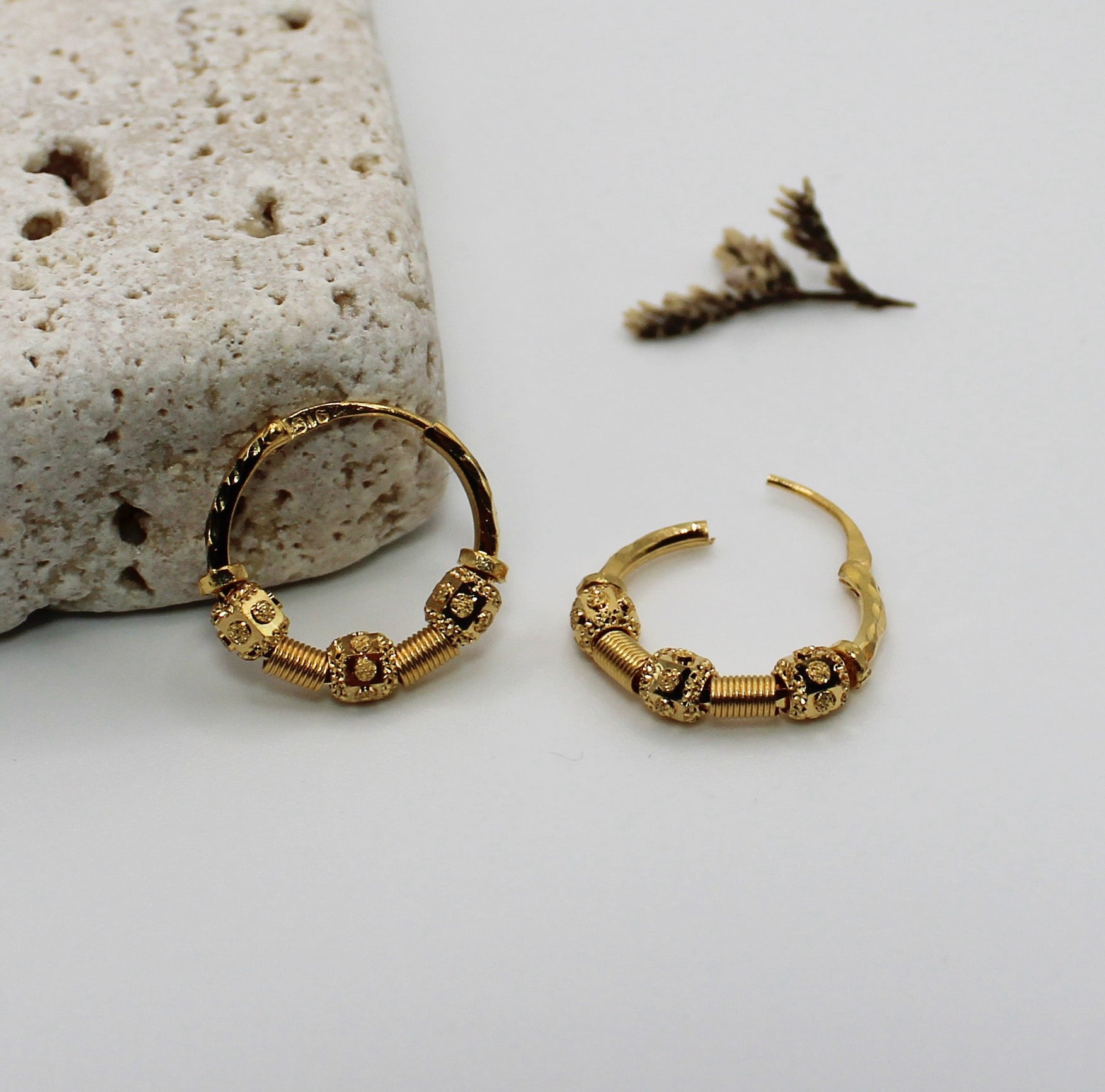 3-beaded Hoops | 22carat