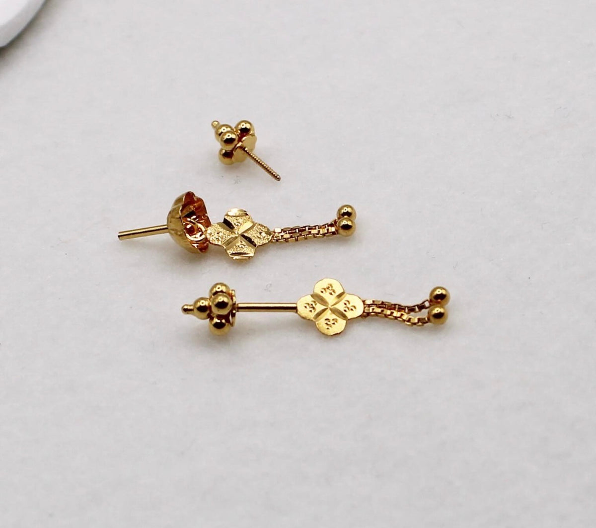 Clover Vertical Helix Stud
