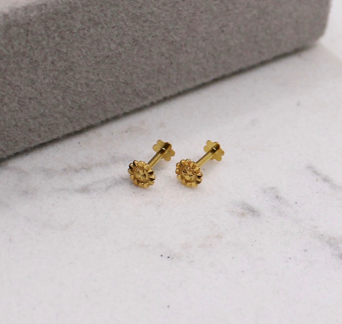 Flat Detailed Studs | 4mm