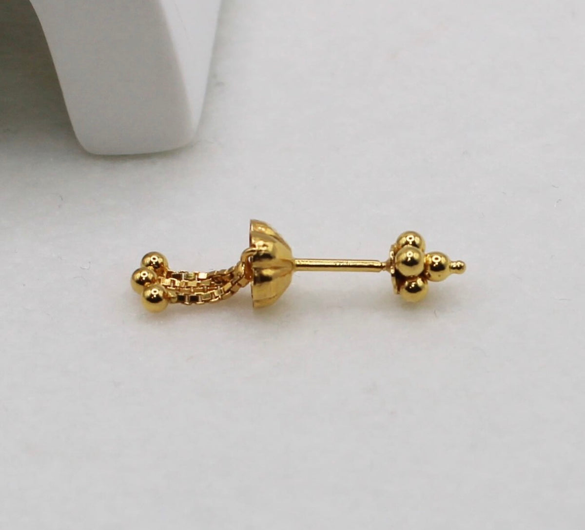 Chain Detail Vertical Helix Stud