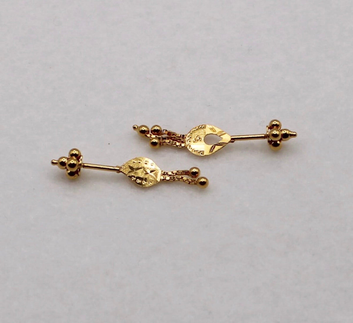Flat detailed Vertical Helix Stud