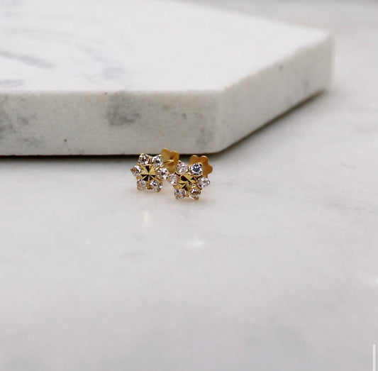 Gold Middle Flower Studs