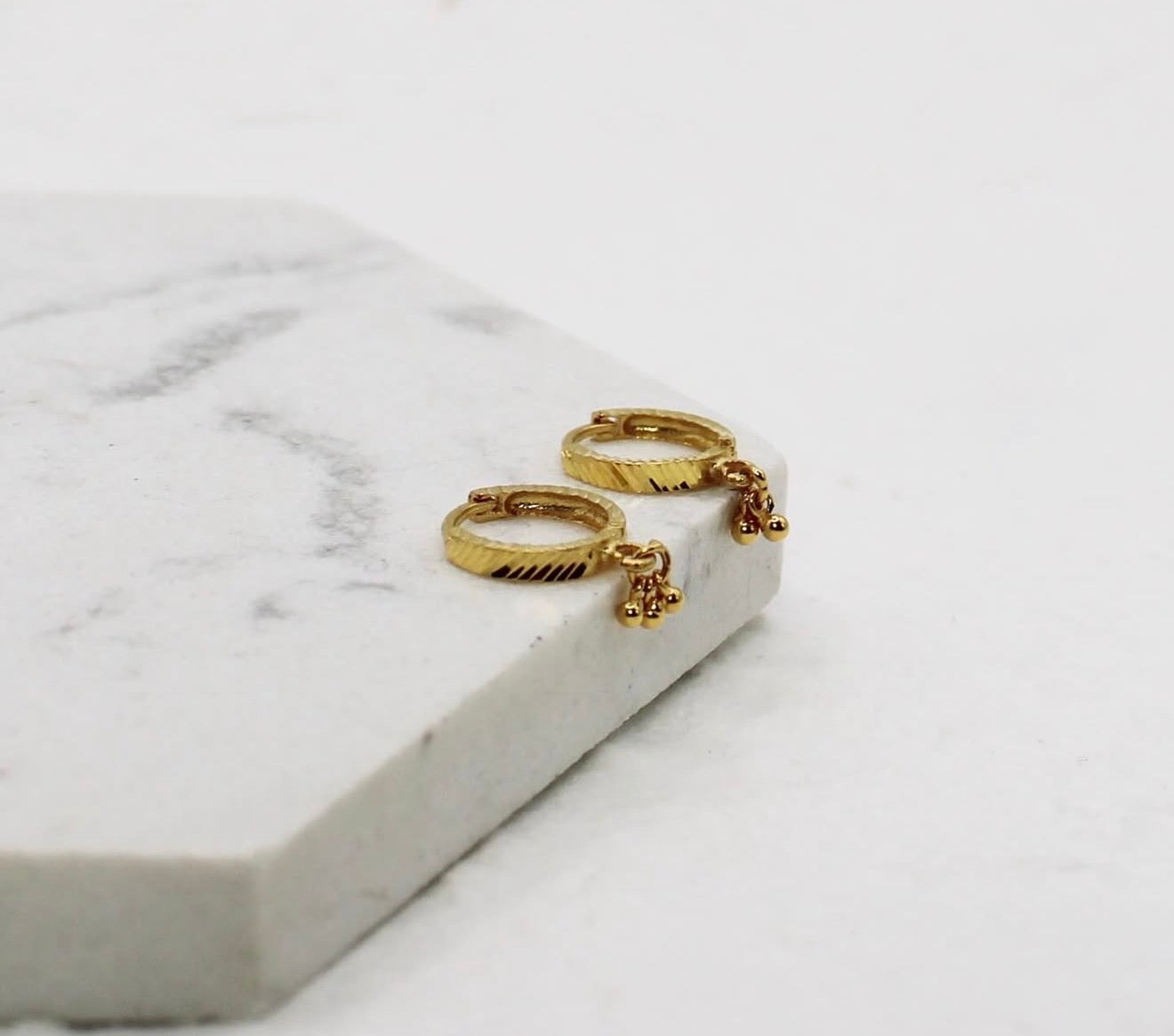 Detailed Dangly Huggies | 8mm