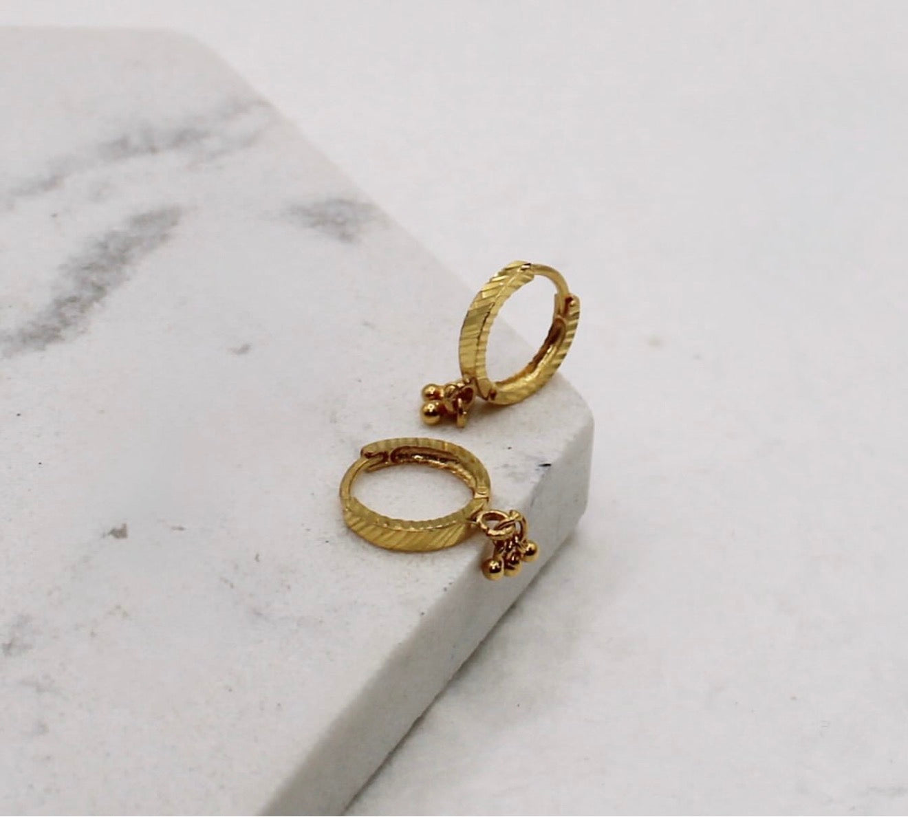 Detailed Dangly Huggies | 8mm