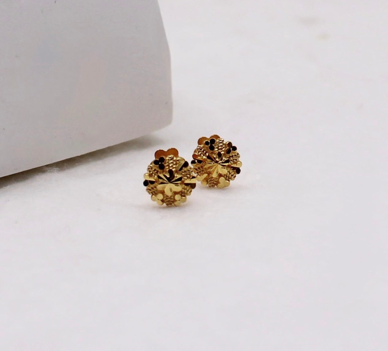 Golden Studs | 5mm
