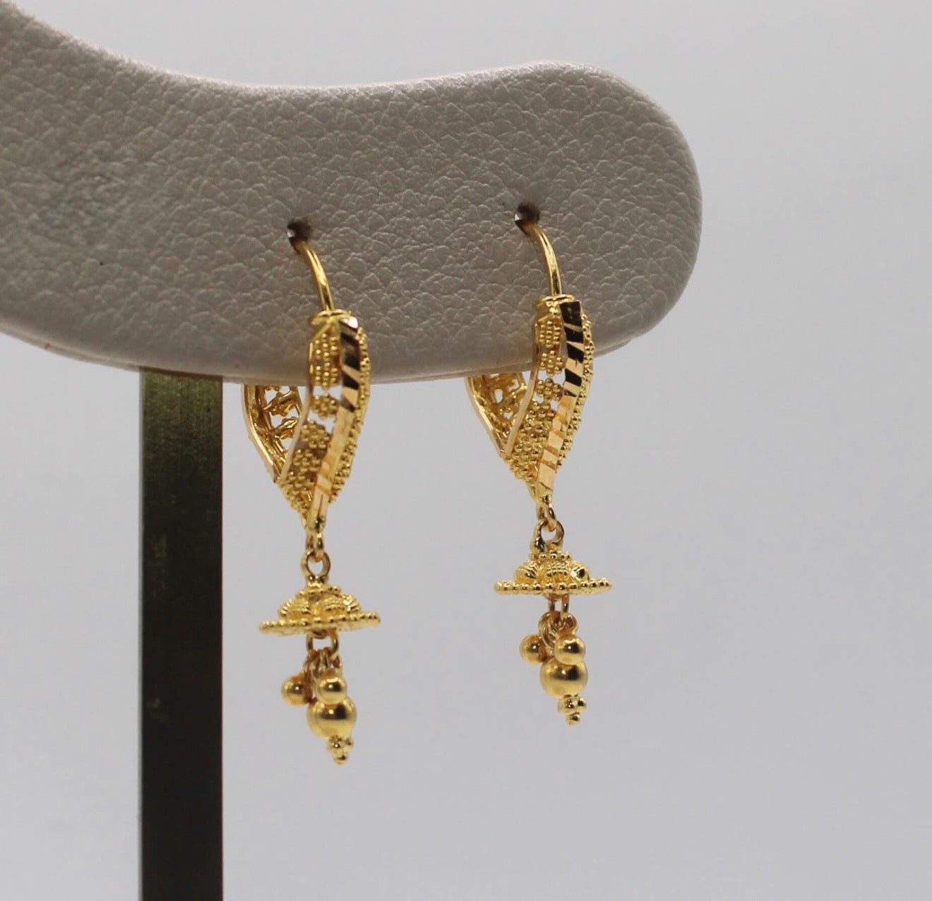 U-shape Jhumkas | 22carat