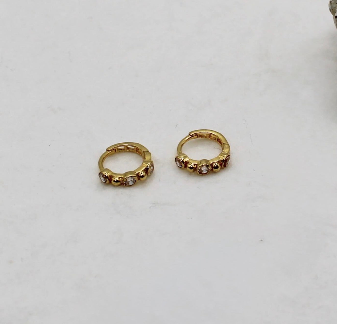 3-cubic Huggies | 7mm