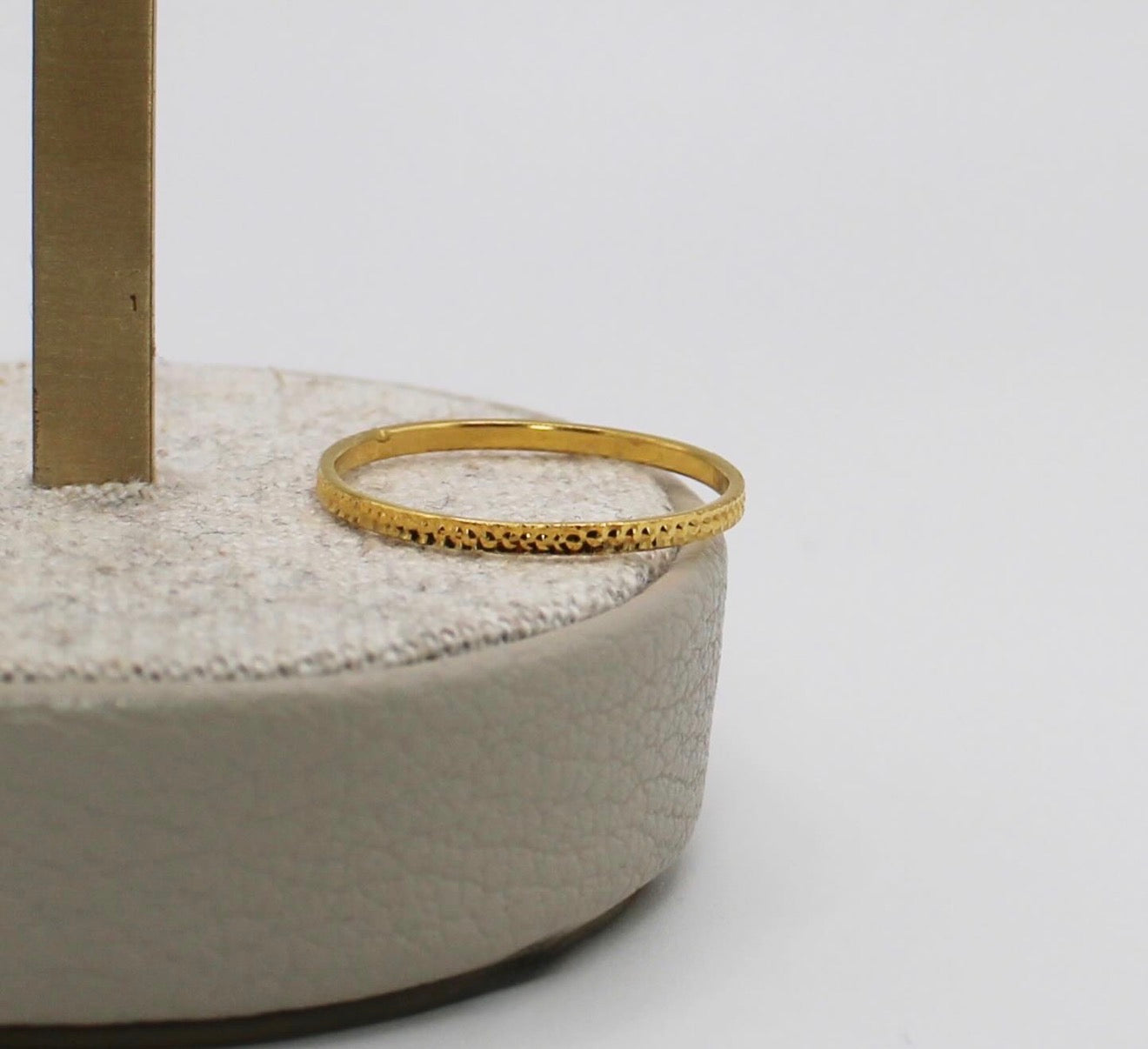 Dainty 18carat Ring