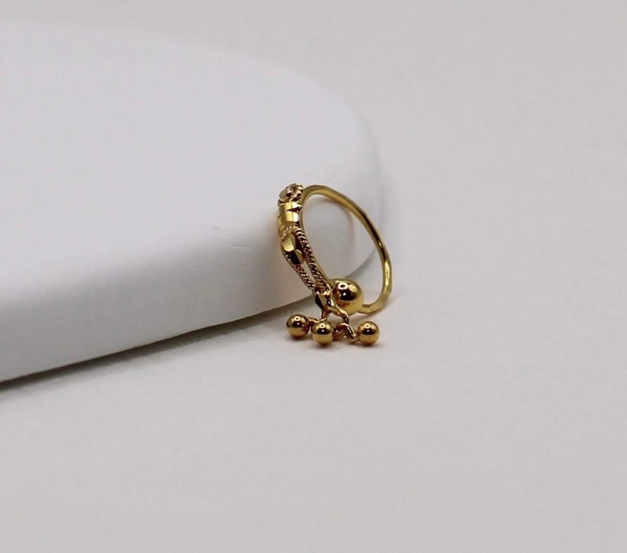 Dainty 3-ball Hoop