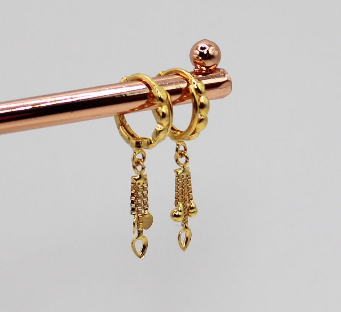 Dotted Dangly Huggies | 8mm