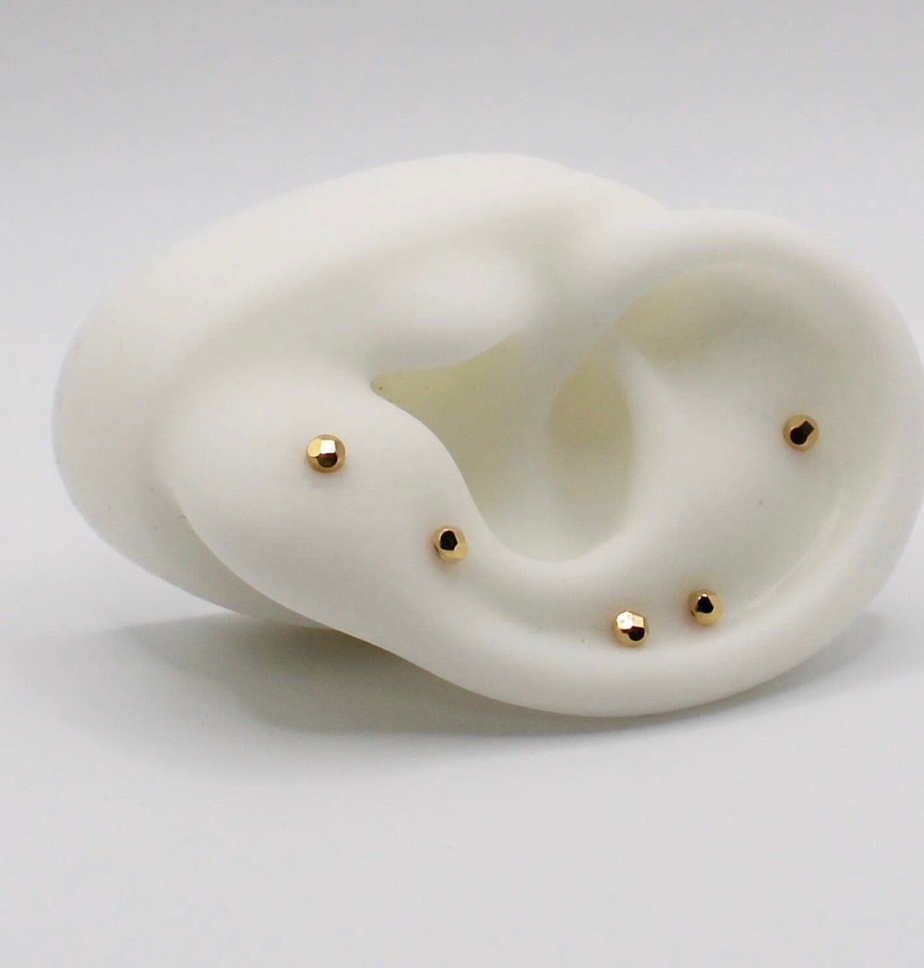 2.5mm Diamond Cut Studs | 18carat