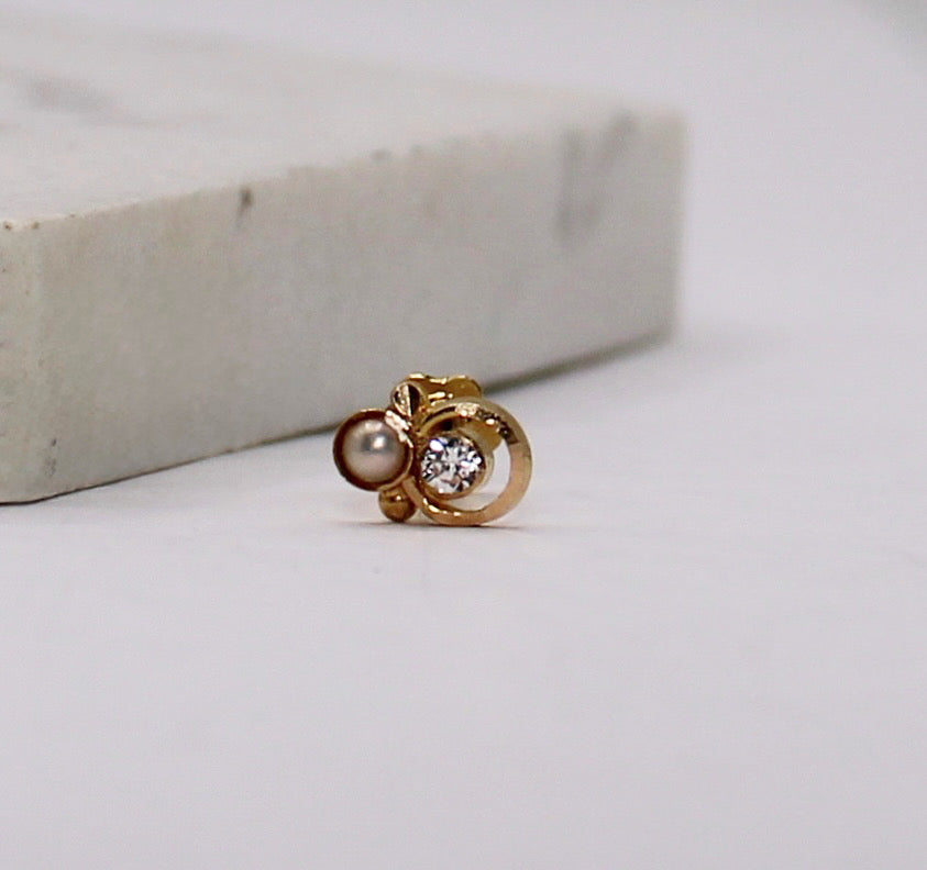 Detailed Stud with Pearl