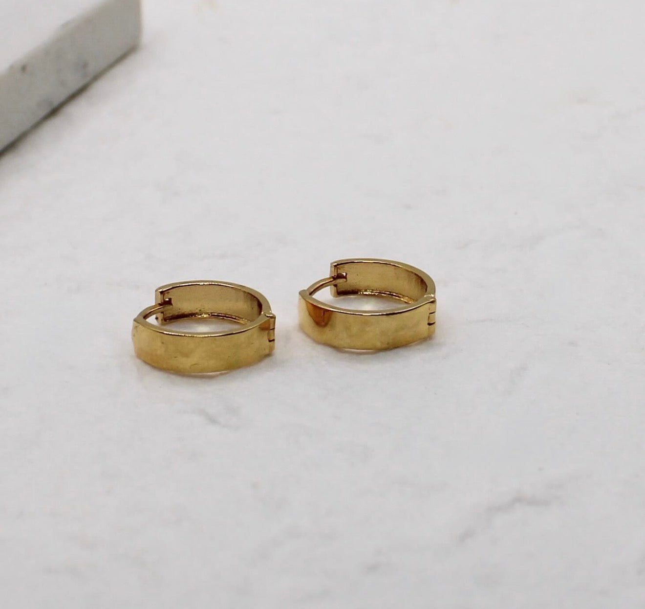 Chunky Wide Huggies | 11mm