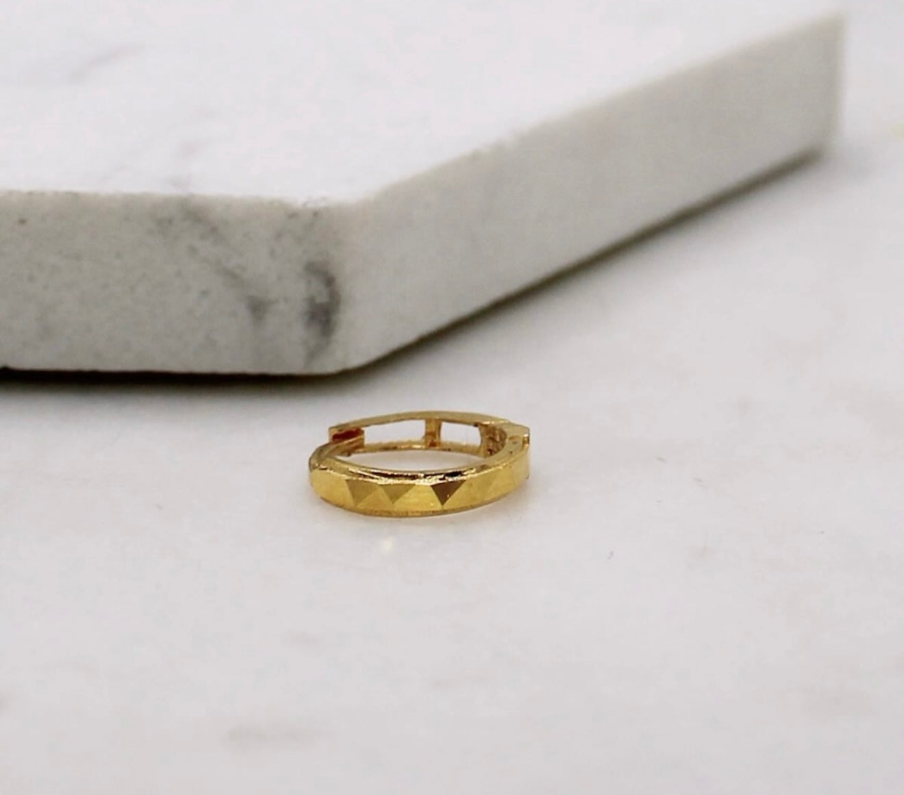Triangle Diamond-cut Detail Hoop