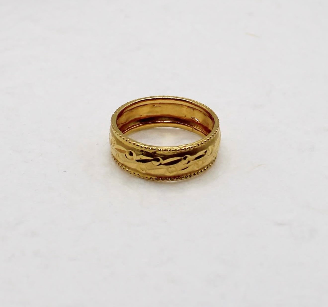 Light Detailed Band Ring