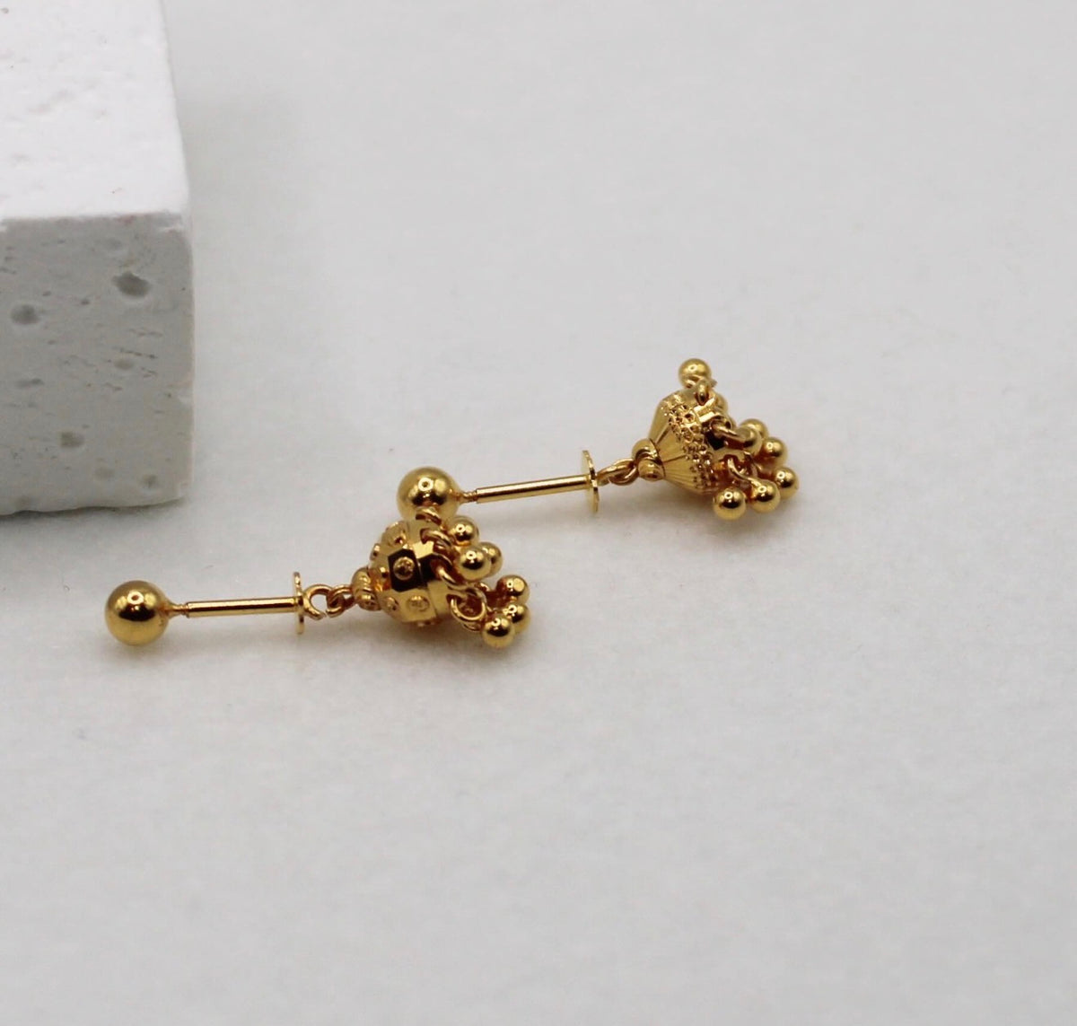 Jhumka Vertical Helix Stud