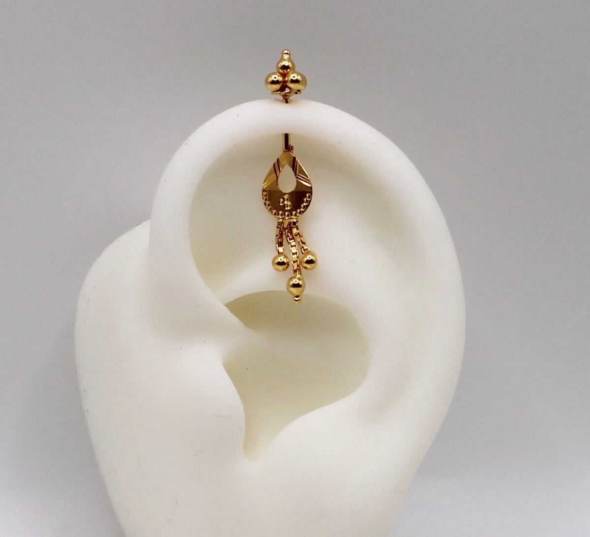 Flat detailed Vertical Helix Stud